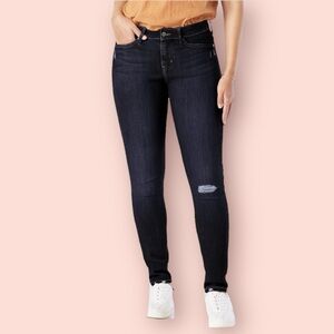 Signature by Levi’s Mid-Rise Skinny NWT